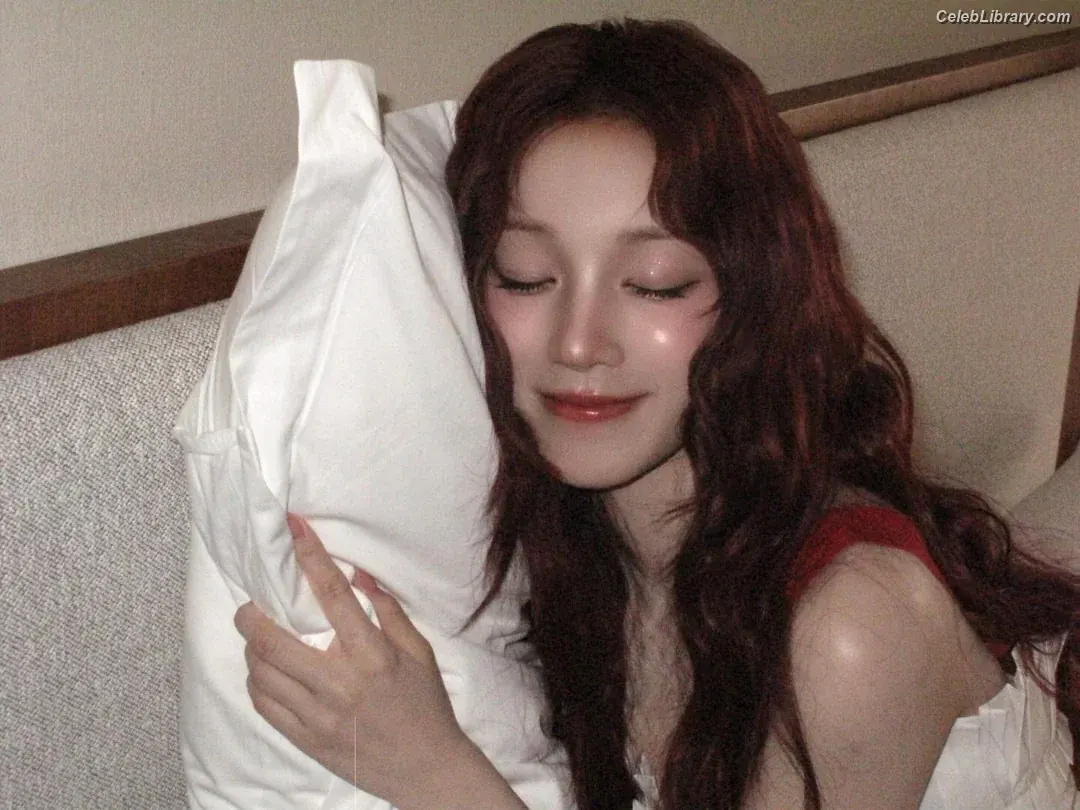 YUQI (Song Yuqi) i-dle (G)I-DLE photo 14 of 553