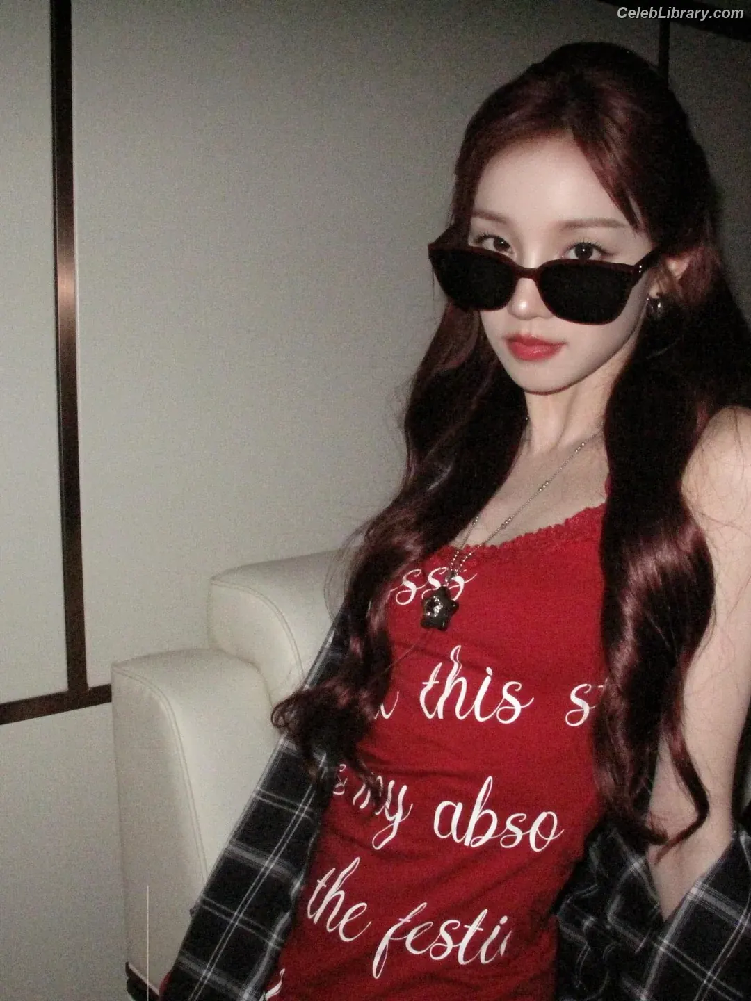 YUQI (Song Yuqi) i-dle (G)I-DLE photo 16 of 553