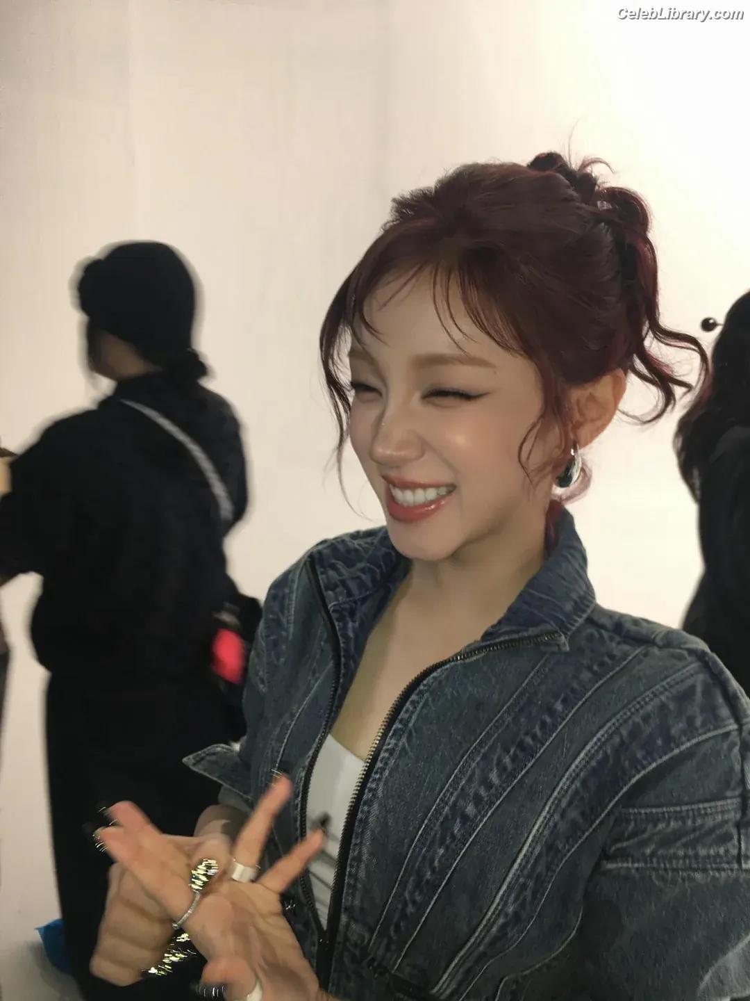 YUQI (Song Yuqi) i-dle (G)I-DLE photo 1 of 553