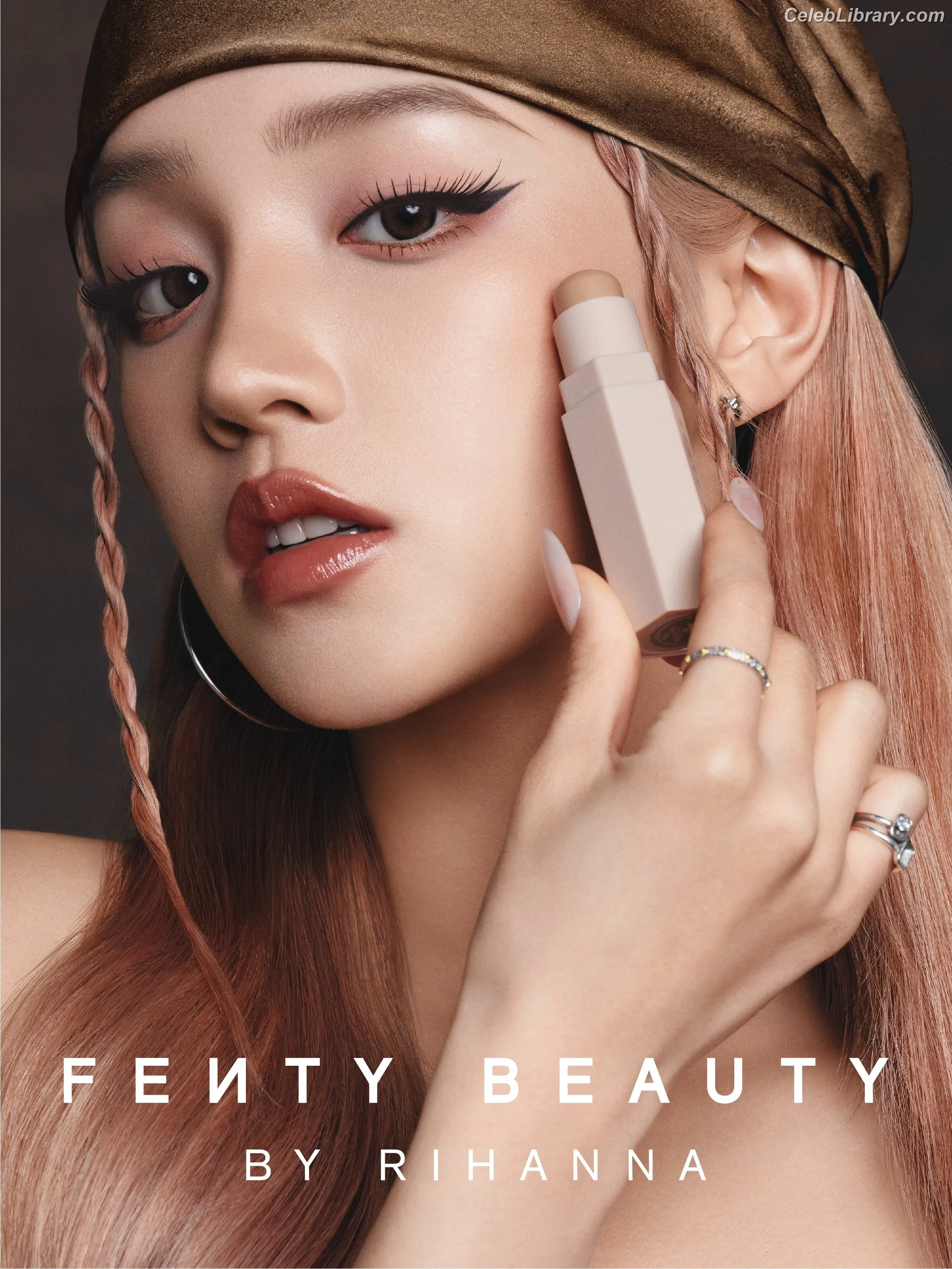 YUQI (Song Yuqi) i-dle (G)I-DLE photo 1 of 553
