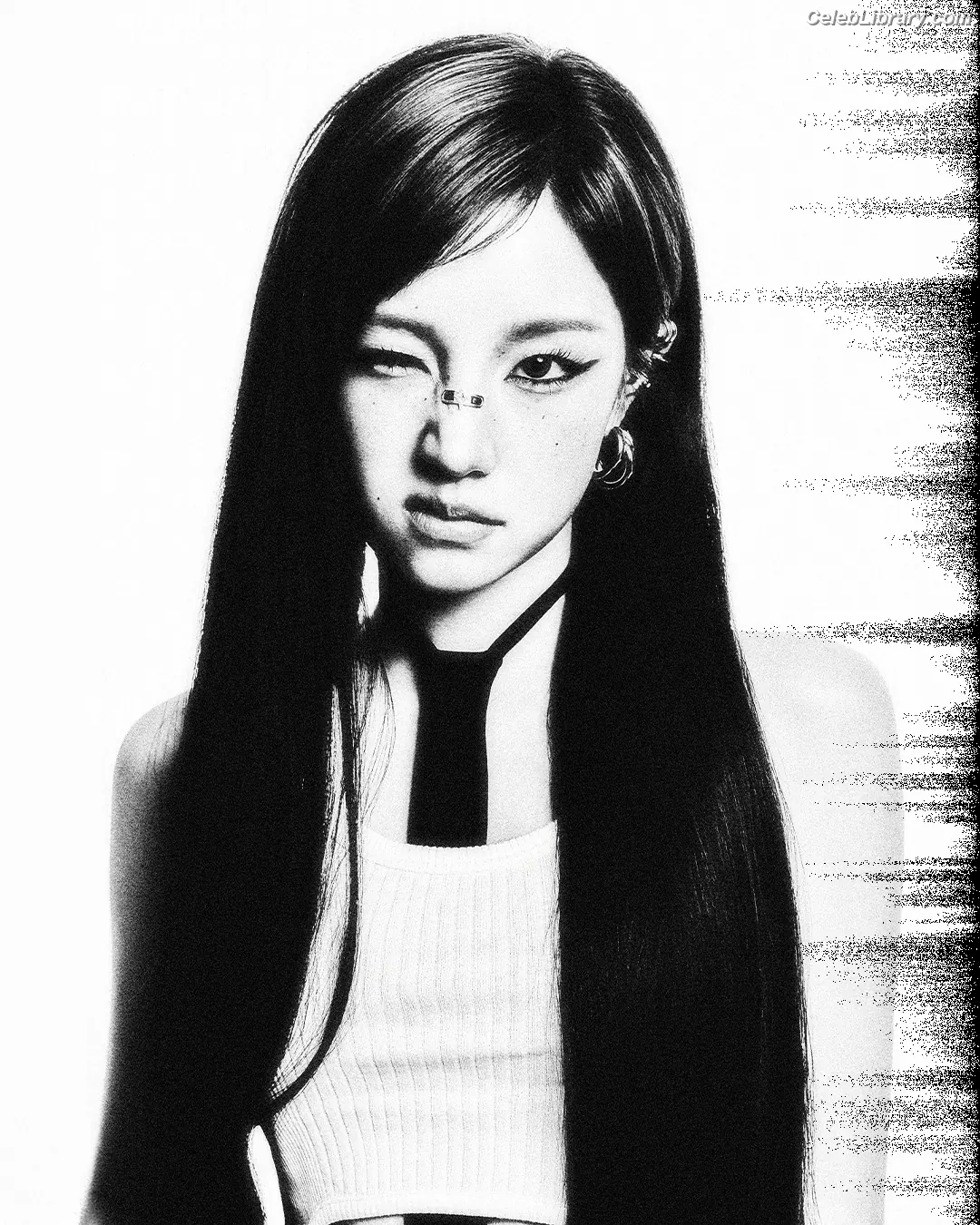 YUQI (Song Yuqi) i-dle (G)I-DLE photo 9 of 553