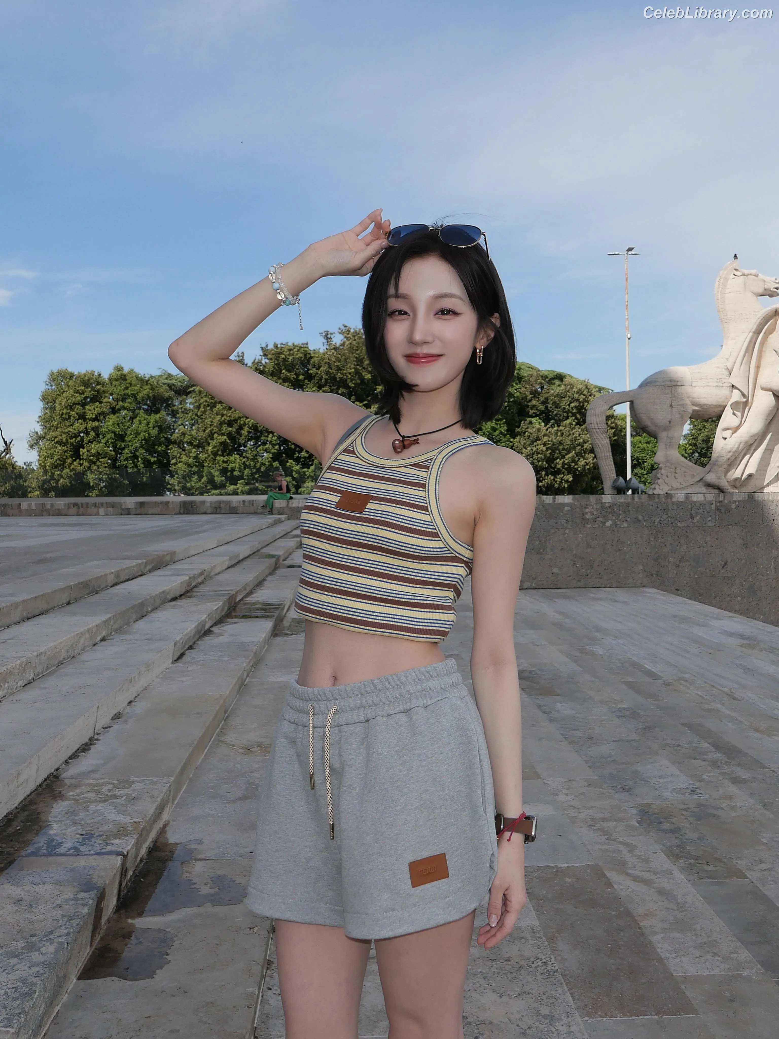 YUQI (Song Yuqi) i-dle (G)I-DLE photo 13 of 553