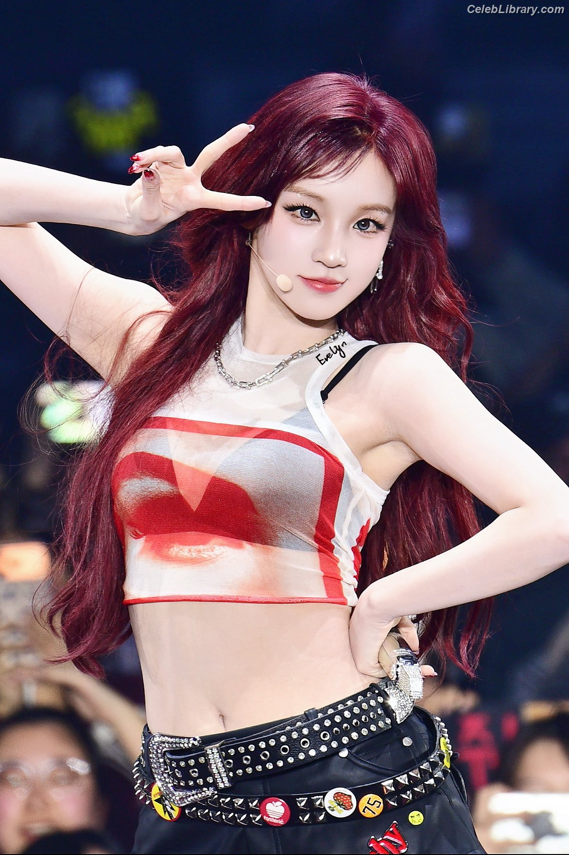 YUQI (Song Yuqi) i-dle (G)I-DLE photo 2 of 554