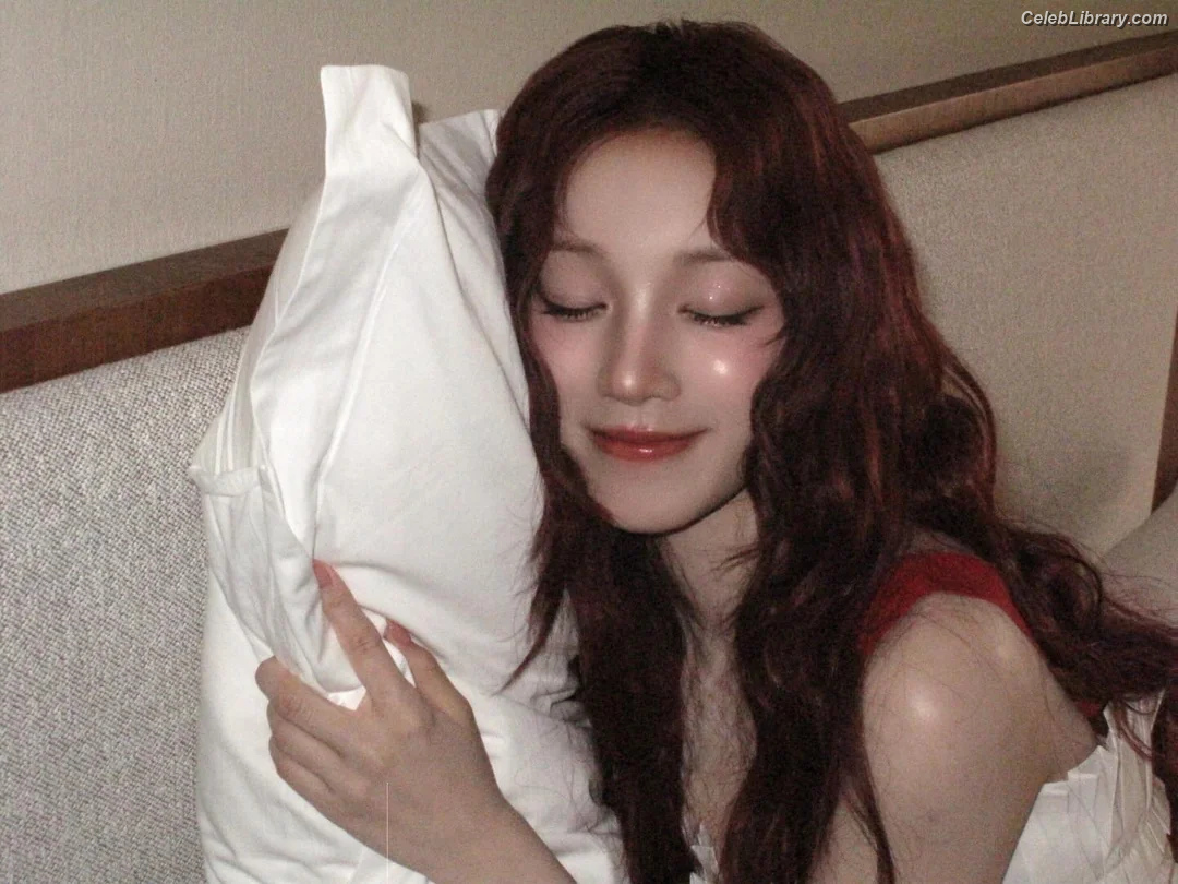 YUQI (Song Yuqi) i-dle (G)I-DLE photo 14 of 554