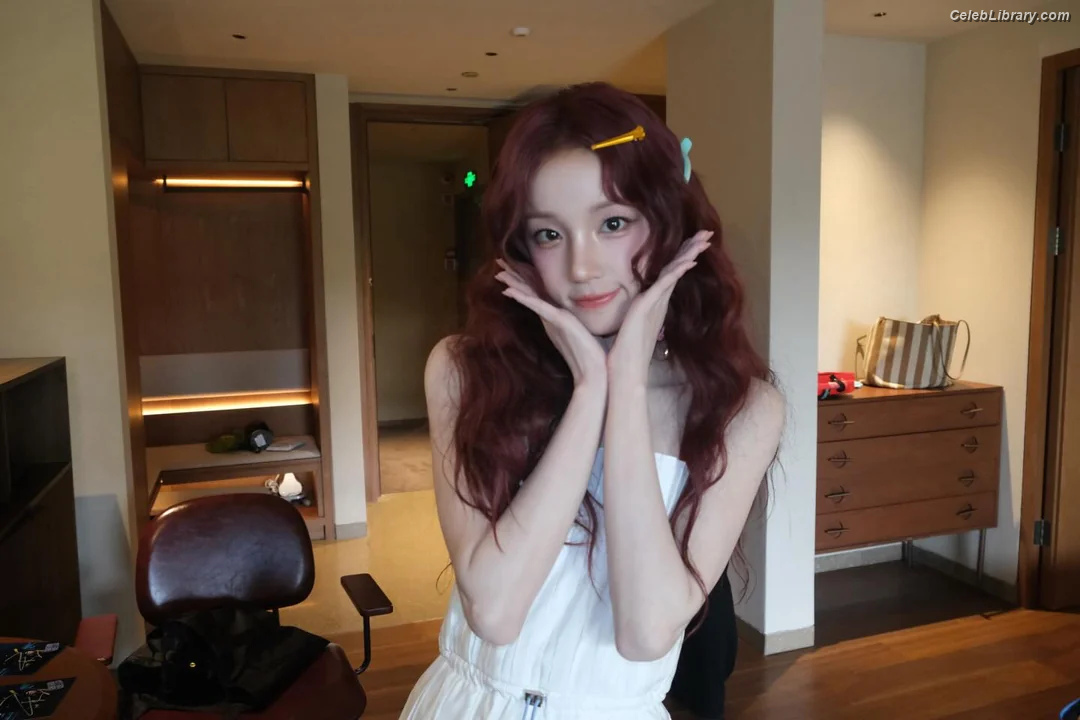 YUQI (Song Yuqi) i-dle (G)I-DLE photo 16 of 554