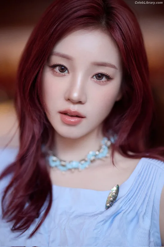 YUQI (Song Yuqi) i-dle (G)I-DLE photo 1 of 554