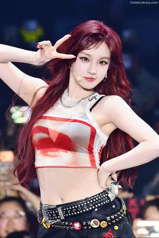 YUQI (Song Yuqi) i-dle (G)I-DLE photo 2 of 554