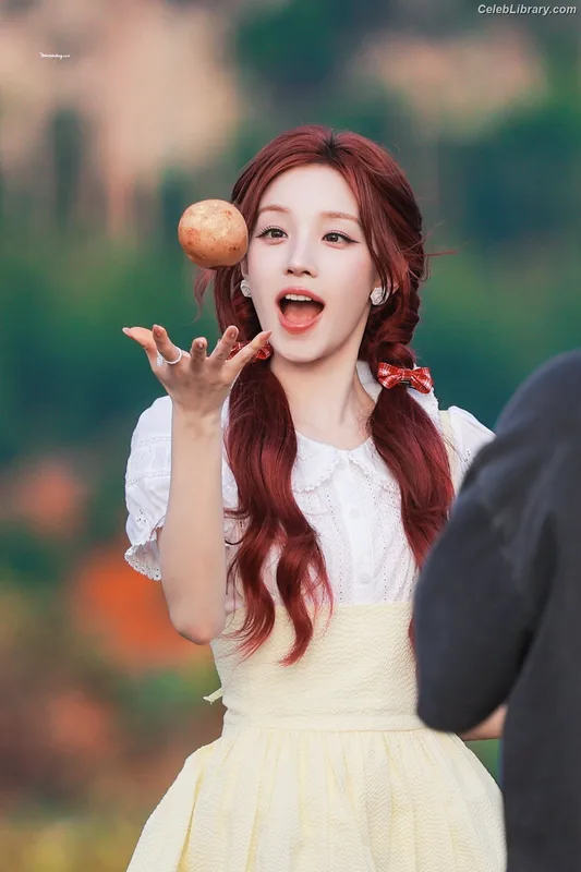 YUQI (Song Yuqi) i-dle (G)I-DLE photo 9 of 554