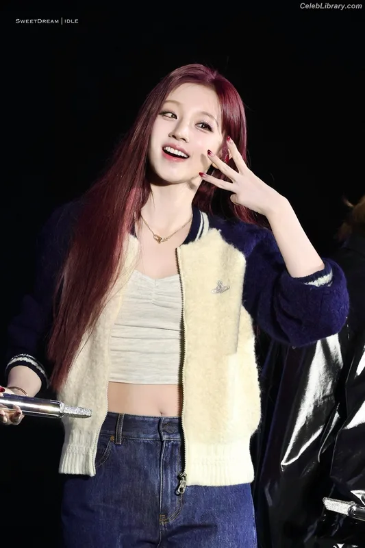 YUQI (Song Yuqi) i-dle (G)I-DLE photo 24 of 554