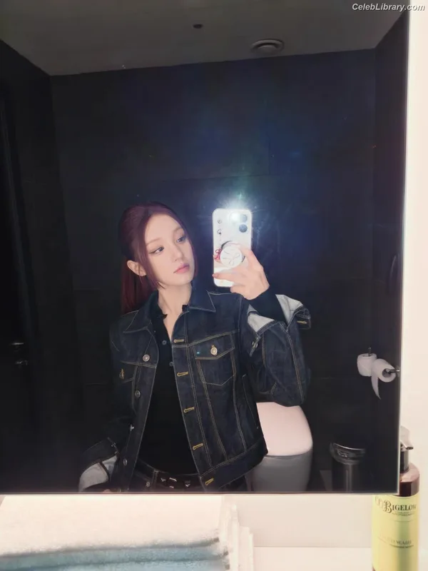 YUQI (Song Yuqi) i-dle (G)I-DLE photo 2 of 554