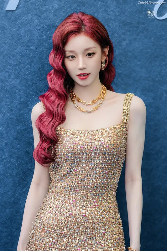 YUQI (Song Yuqi) i-dle (G)I-DLE photo 5 of 554