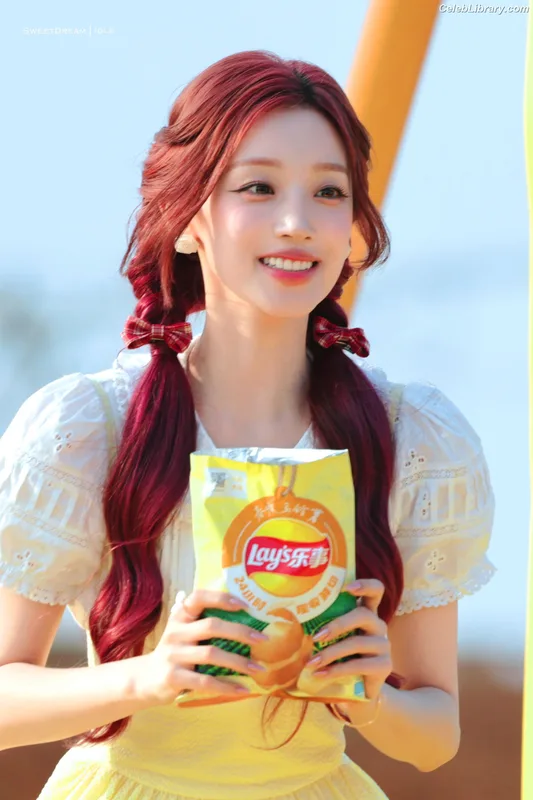 YUQI (Song Yuqi) i-dle (G)I-DLE photo 4 of 554