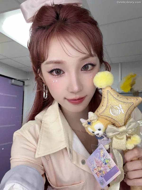 YUQI (Song Yuqi) i-dle (G)I-DLE photo 5 of 554