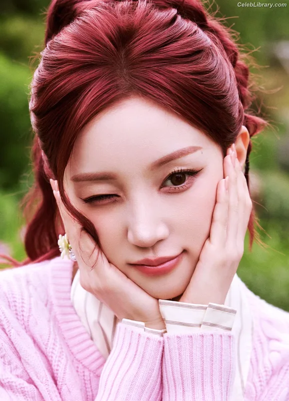 YUQI (Song Yuqi) i-dle (G)I-DLE photo 11 of 554