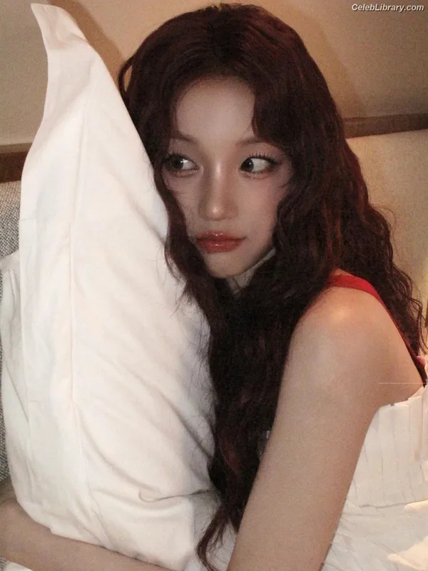 YUQI (Song Yuqi) i-dle (G)I-DLE photo 4 of 554