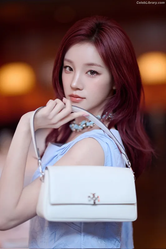 YUQI (Song Yuqi) i-dle (G)I-DLE photo 10 of 554