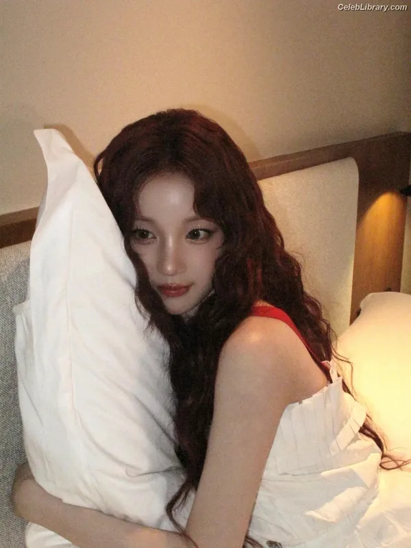 YUQI (Song Yuqi) i-dle (G)I-DLE photo 21 of 554