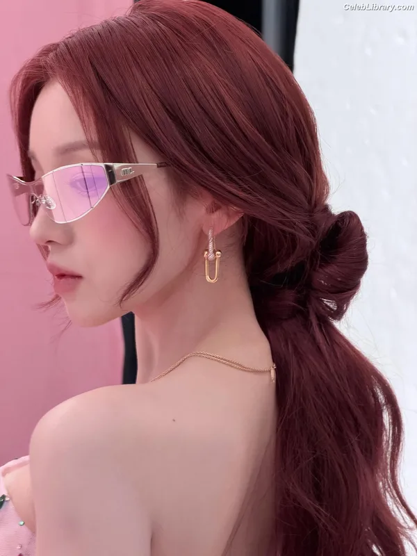 YUQI (Song Yuqi) i-dle (G)I-DLE photo 24 of 554