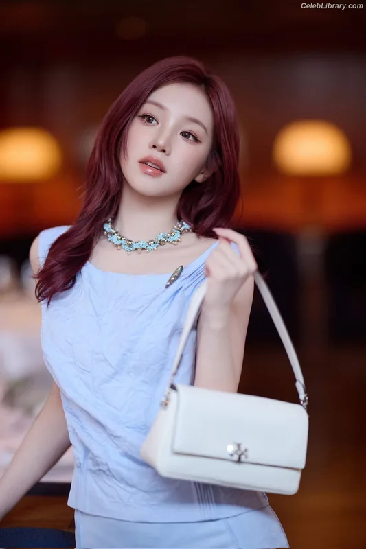 YUQI (Song Yuqi) i-dle (G)I-DLE photo 3 of 554
