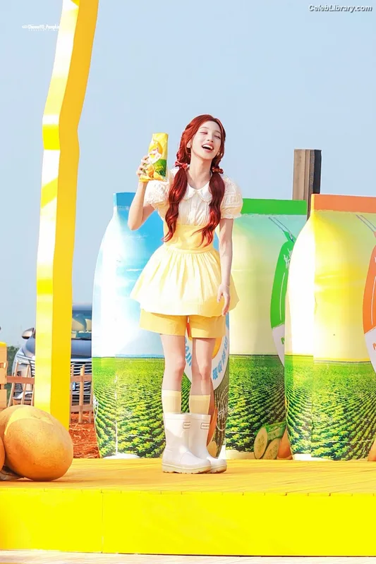 YUQI (Song Yuqi) i-dle (G)I-DLE photo 9 of 554