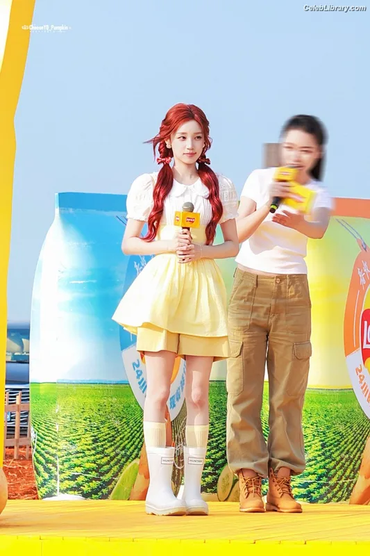 YUQI (Song Yuqi) i-dle (G)I-DLE photo 23 of 554