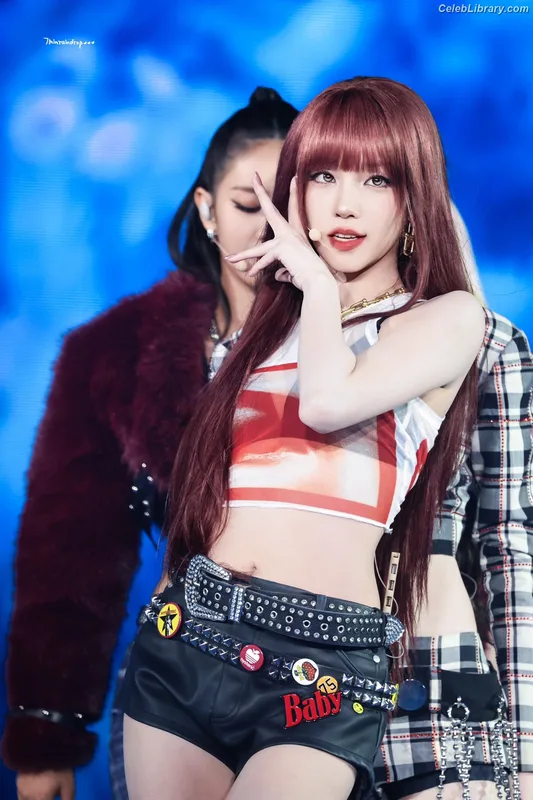YUQI (Song Yuqi) i-dle (G)I-DLE photo 11 of 554
