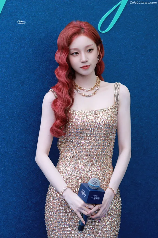 YUQI (Song Yuqi) i-dle (G)I-DLE photo 21 of 554