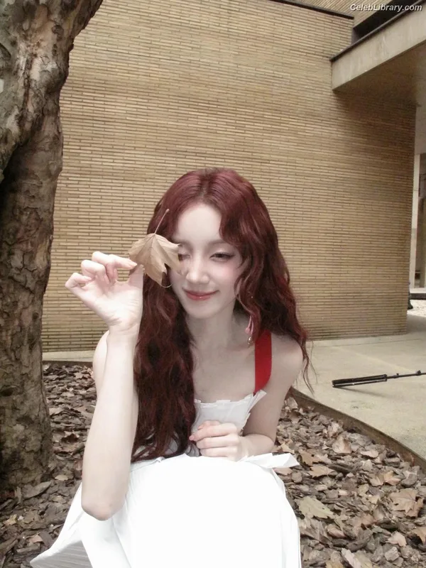 YUQI (Song Yuqi) i-dle (G)I-DLE photo 11 of 554