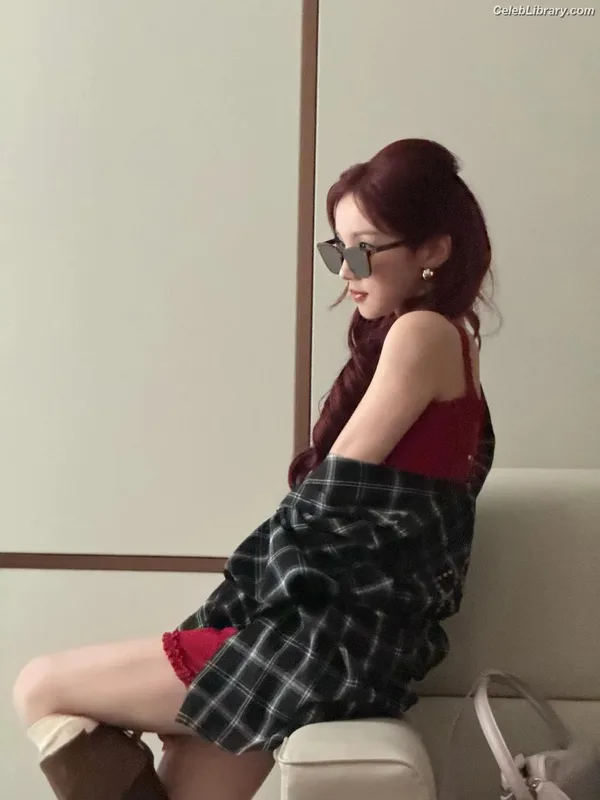 YUQI (Song Yuqi) i-dle (G)I-DLE photo 12 of 554