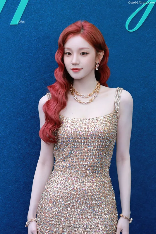 YUQI (Song Yuqi) i-dle (G)I-DLE photo 18 of 554