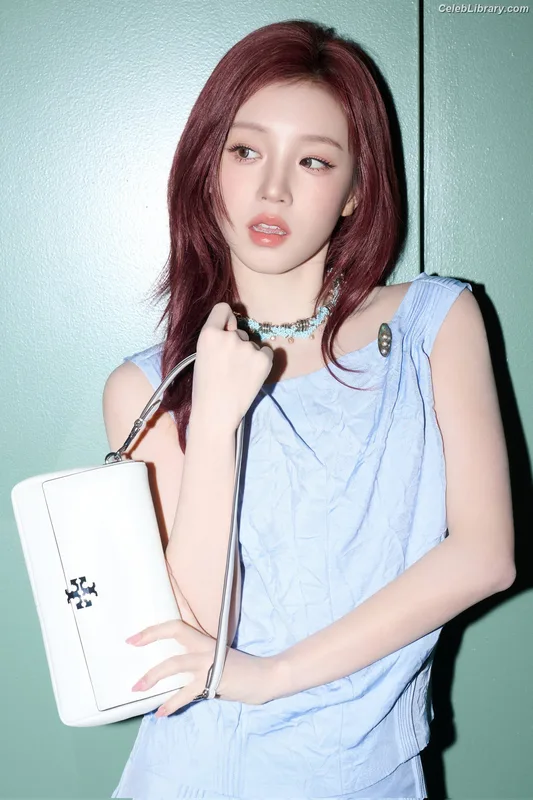 YUQI (Song Yuqi) i-dle (G)I-DLE photo 2 of 554