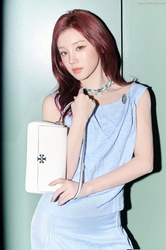 YUQI (Song Yuqi) i-dle (G)I-DLE photo 11 of 554