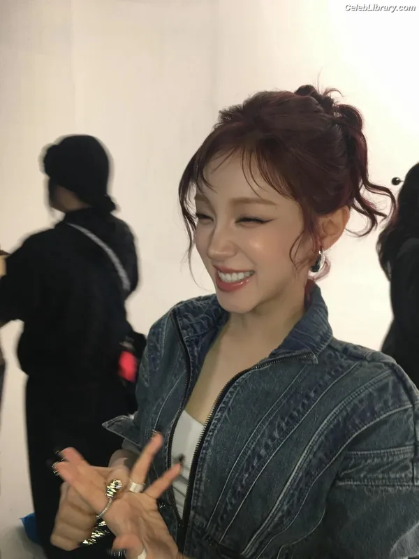 YUQI (Song Yuqi) i-dle (G)I-DLE photo 1 of 554