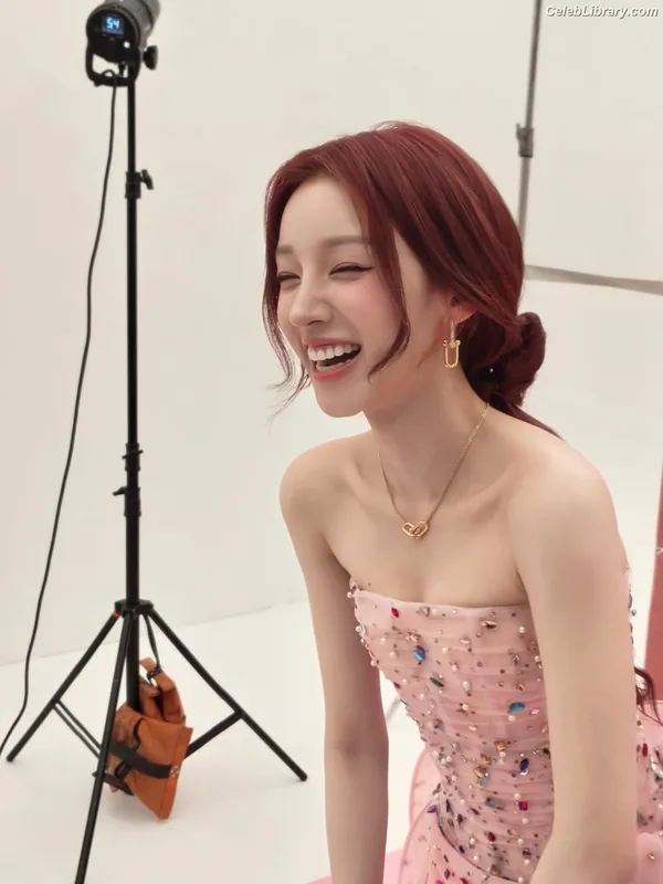 YUQI (Song Yuqi) i-dle (G)I-DLE photo 4 of 554