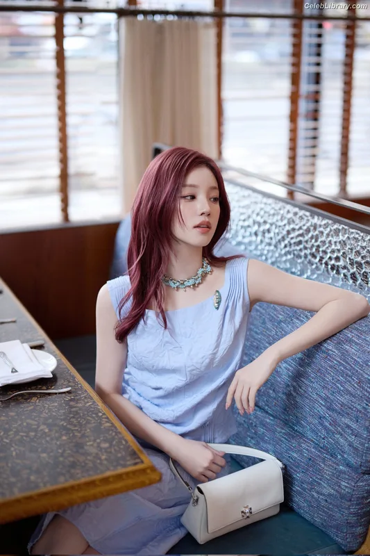 YUQI (Song Yuqi) i-dle (G)I-DLE photo 22 of 554
