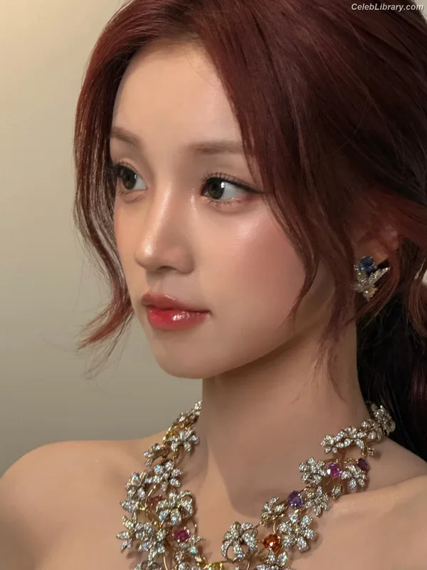 YUQI (Song Yuqi) i-dle (G)I-DLE photo 3 of 554