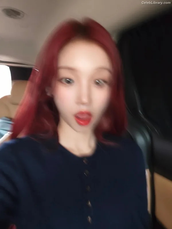 YUQI (Song Yuqi) i-dle (G)I-DLE photo 19 of 554