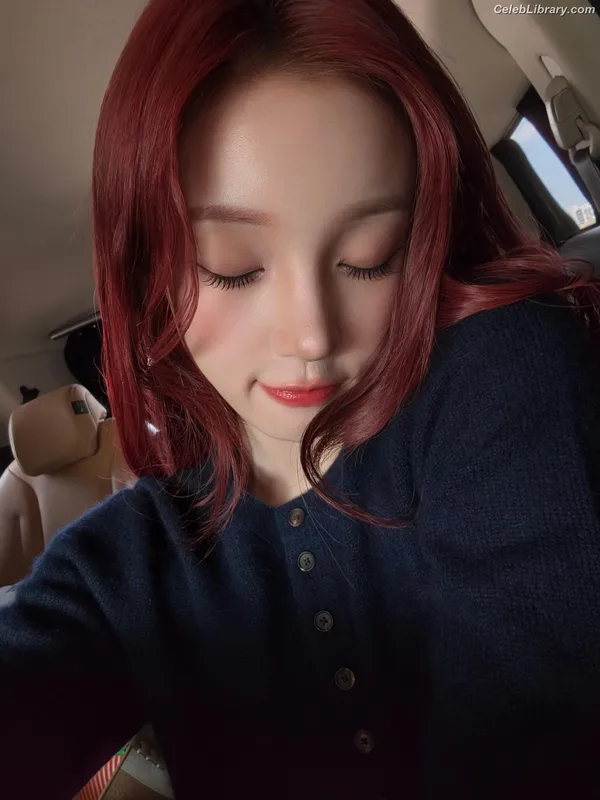 YUQI (Song Yuqi) i-dle (G)I-DLE photo 20 of 554