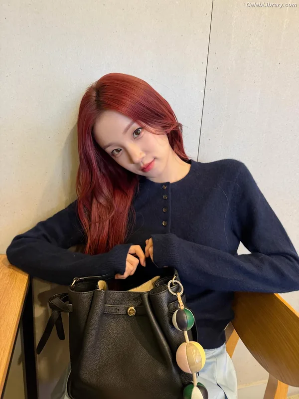 YUQI (Song Yuqi) i-dle (G)I-DLE photo 24 of 554