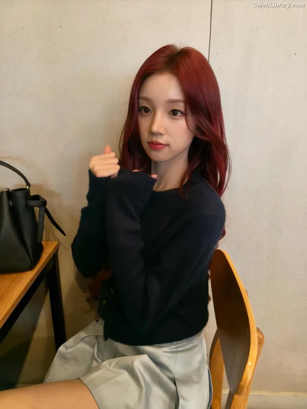 YUQI (Song Yuqi) i-dle (G)I-DLE photo 5 of 554