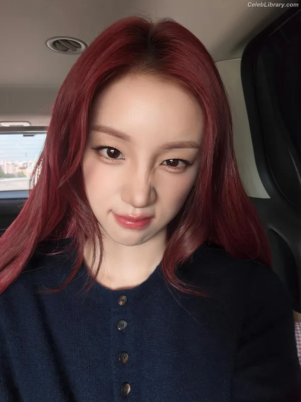 YUQI (Song Yuqi) i-dle (G)I-DLE photo 6 of 554