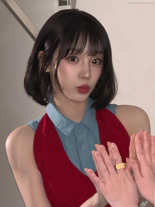 YUQI (Song Yuqi) i-dle (G)I-DLE photo 20 of 554