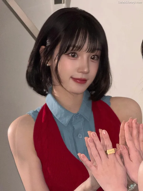 YUQI (Song Yuqi) i-dle (G)I-DLE photo 21 of 554