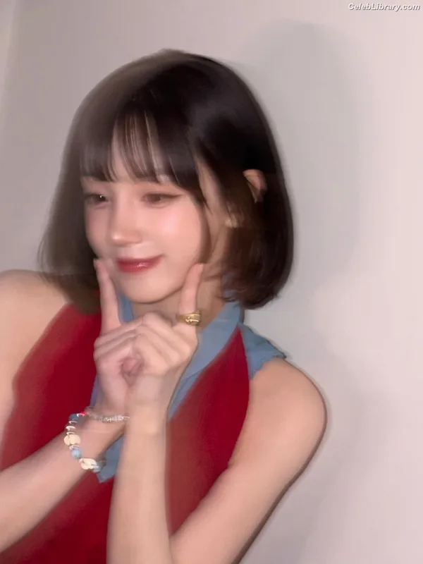 YUQI (Song Yuqi) i-dle (G)I-DLE photo 22 of 554