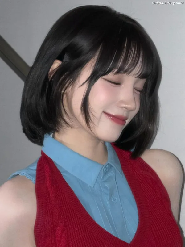 YUQI (Song Yuqi) i-dle (G)I-DLE photo 2 of 554