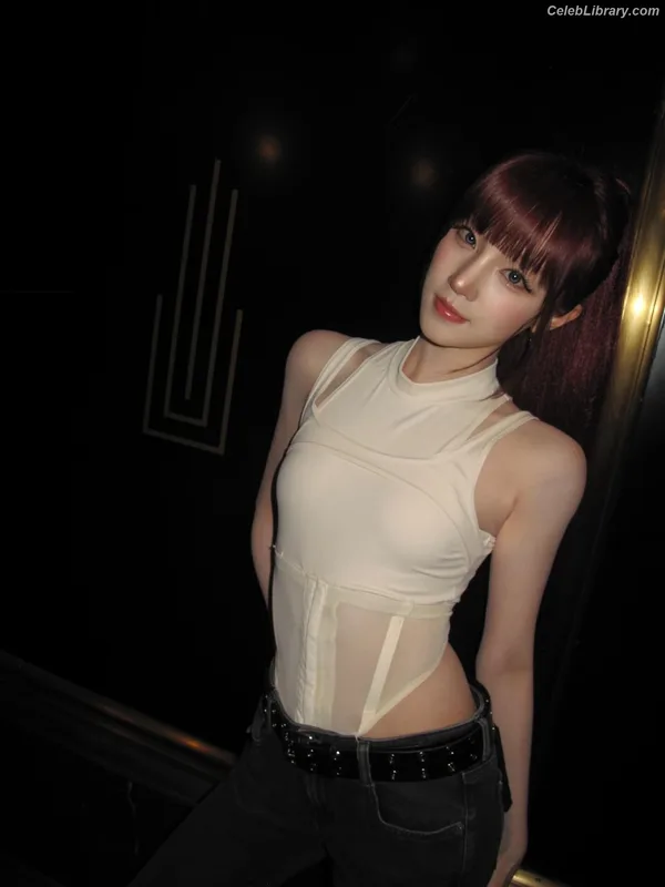 YUQI (Song Yuqi) i-dle (G)I-DLE photo 3 of 554