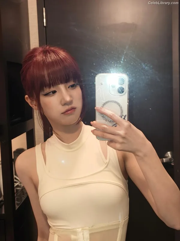 YUQI (Song Yuqi) i-dle (G)I-DLE photo 8 of 554