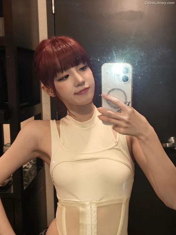 YUQI (Song Yuqi) i-dle (G)I-DLE photo 9 of 554