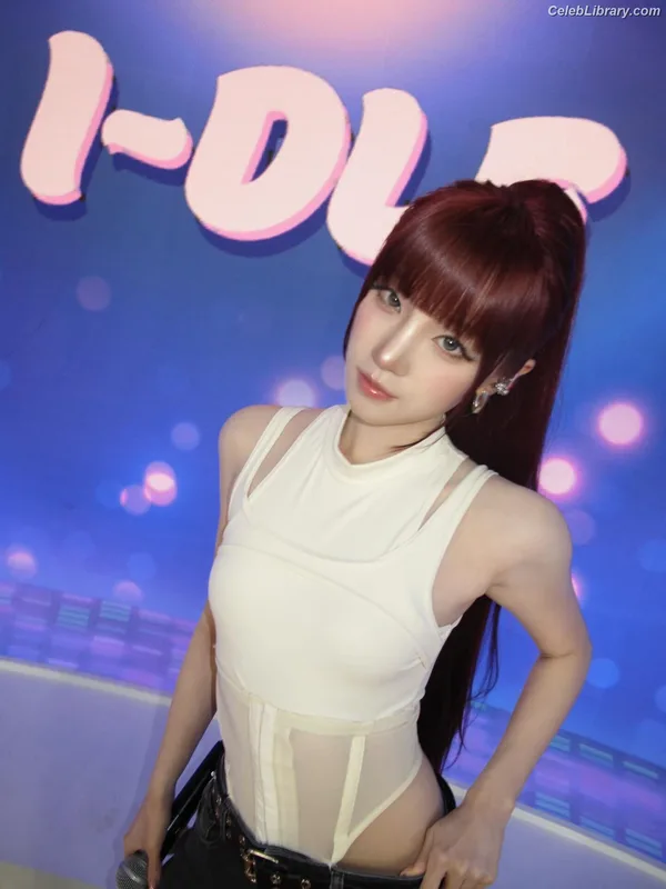 YUQI (Song Yuqi) i-dle (G)I-DLE photo 12 of 554