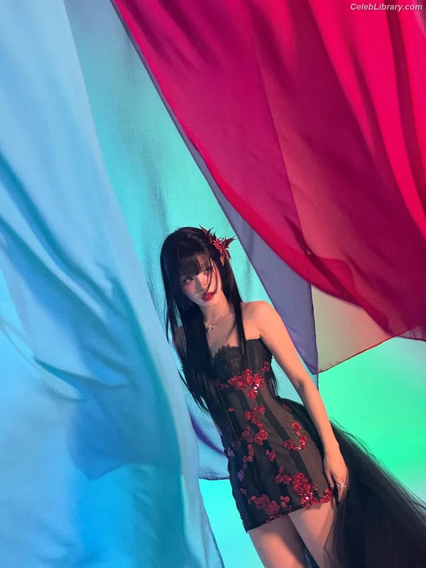 YUQI (Song Yuqi) i-dle (G)I-DLE photo 2 of 554